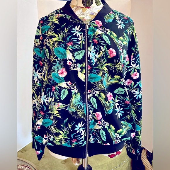 TROPICAL BASEBALL JACKET ZIPPER FRONT BLACK BACKGROUND VIBRANT FLORAL SZ JNRS LG - Picture 1 of 1